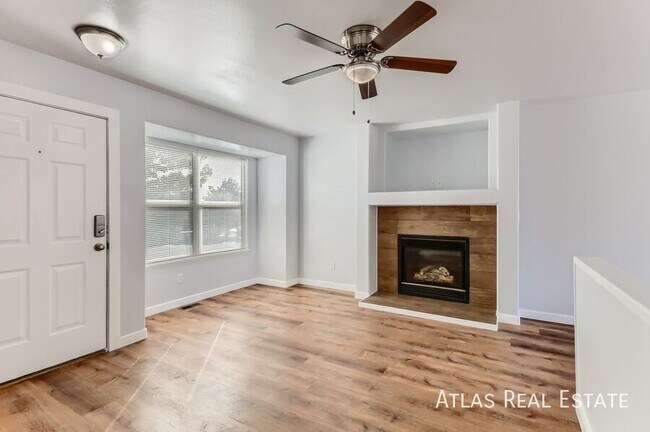 Building Photo - 945 Lords Hill Dr