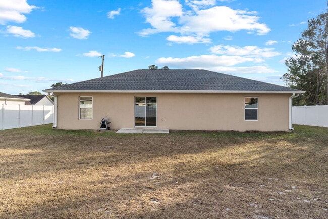 Building Photo - 3BR, 2BA Available Now with Fenced Yard and New Floors, North Marion Oaks