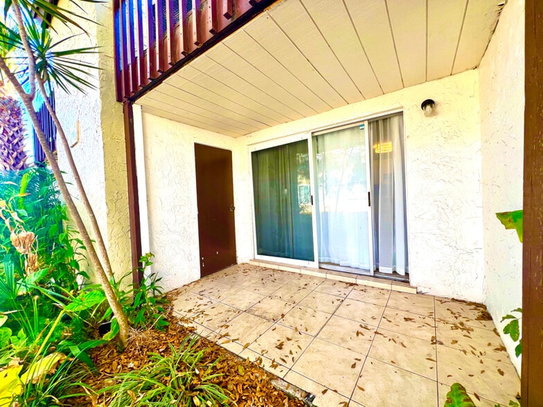 Building Photo - 4215 E Bay Dr