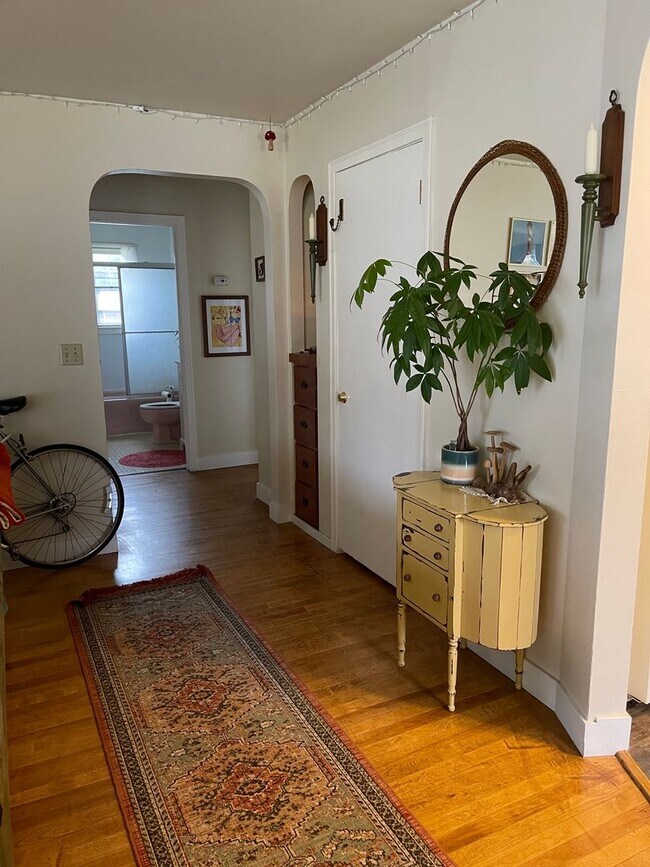 Building Photo - 123 Livingston St