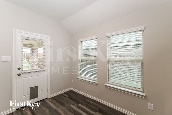 Building Photo - 1301 Renoir Dr