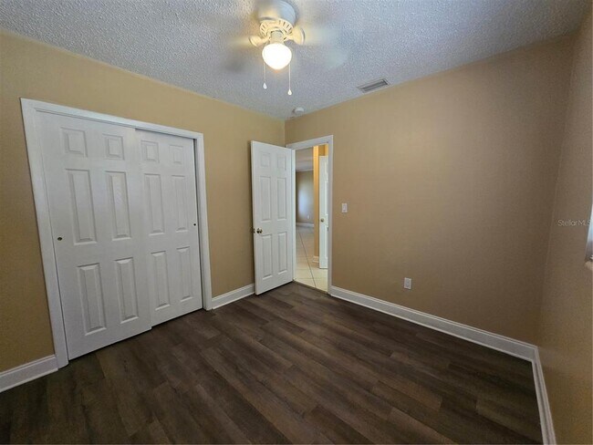 Building Photo - 1630 Summerdale Dr