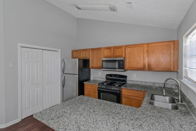 Building Photo - Spacious Home in Prime Location