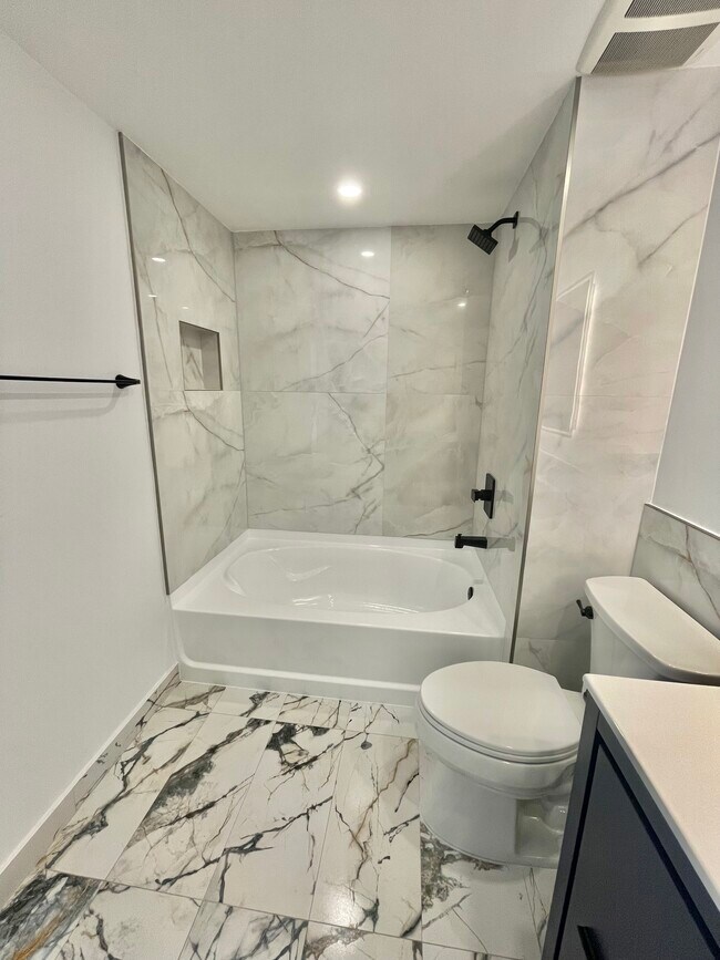 Building Photo - 335 S Biscayne Blvd