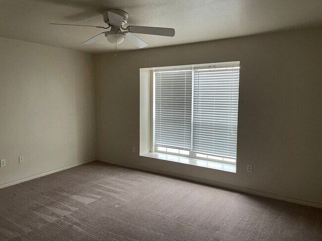 Building Photo - 3 BED, 2.5 BATH Townhouse; Close to ACU