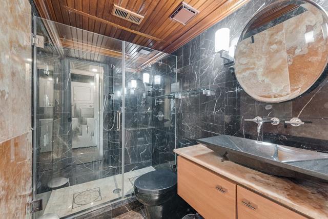 Building Photo - 1513 E Interstate 30