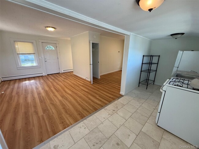 Building Photo - 875 Fleetwood Rd