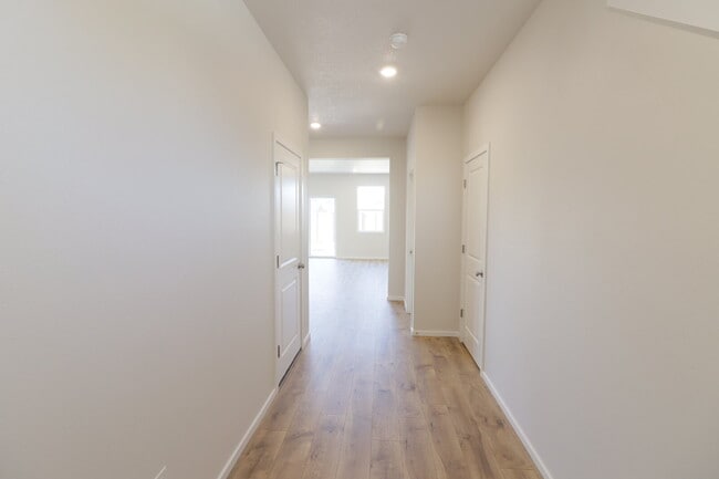 Building Photo - Now Leasing in Bend – 4/2.5 New Constructi...