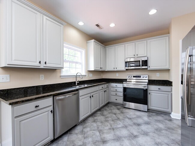 Building Photo - 10836 Clark Street