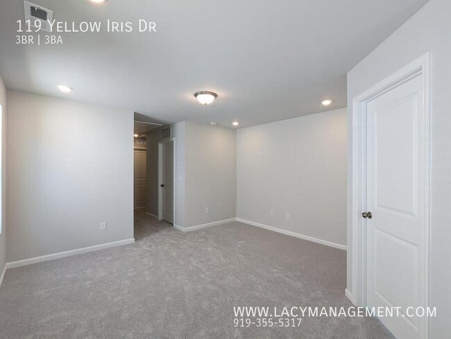 Building Photo - 119 Yellow Iris Dr