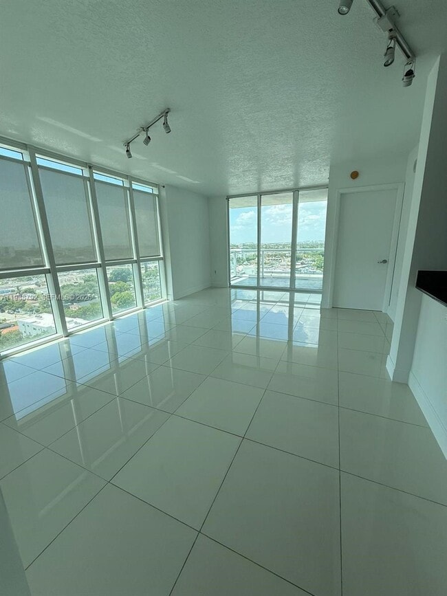 Building Photo - 1871 NW S River Dr