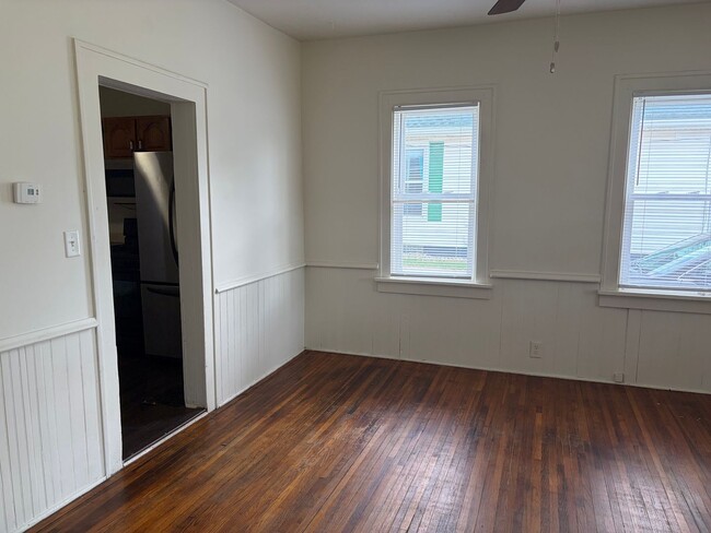 Building Photo - 1404 S Center