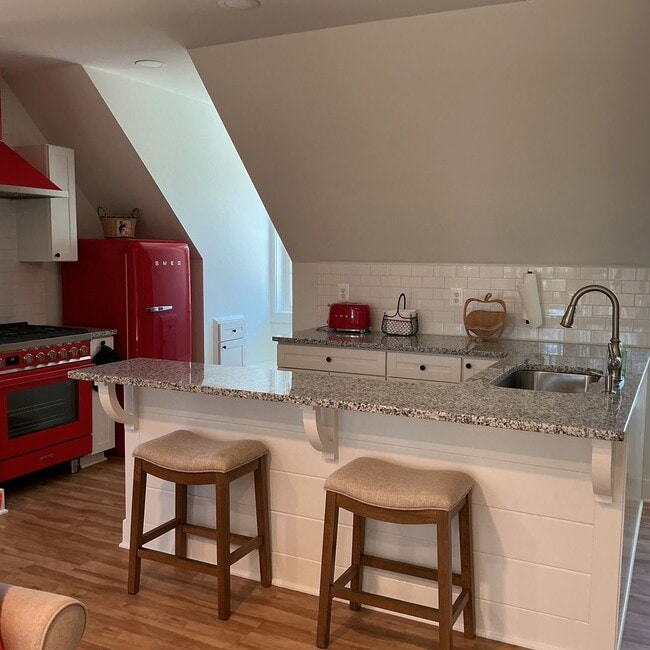 Building Photo - Perfect 1 Bedroom Fully Finished Apartment