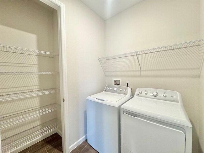 Building Photo - 656 Hennepin Lp