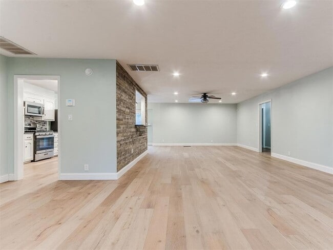 Building Photo - 1428 Cinderella Ave