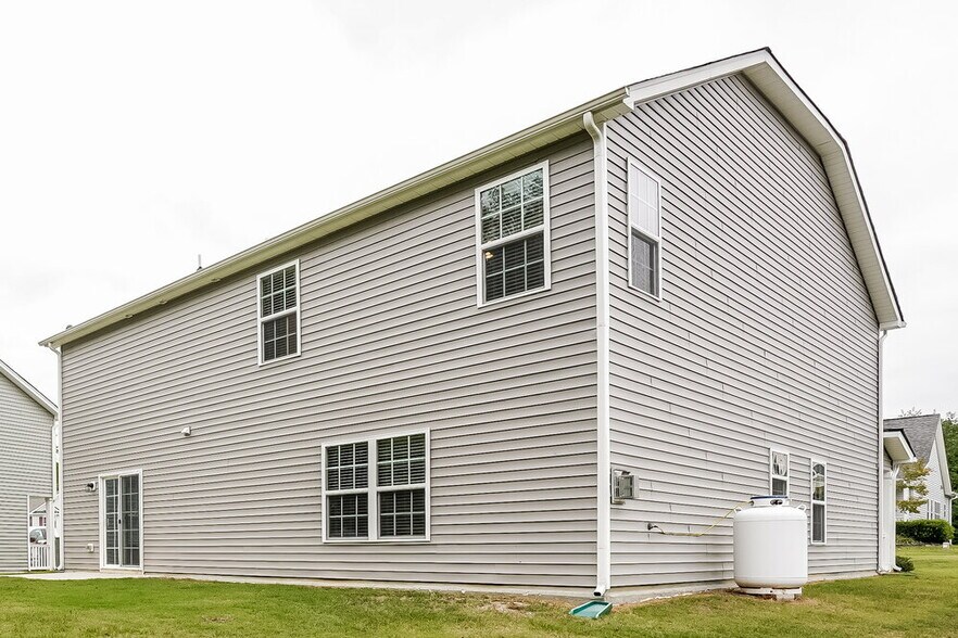 Building Photo - 8007 Spiderlily Ct