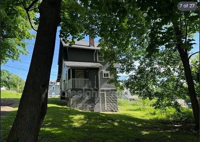 Building Photo - 692 W Thornton St