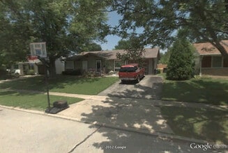Building Photo - Large 4 Bed, 2 Bath Home