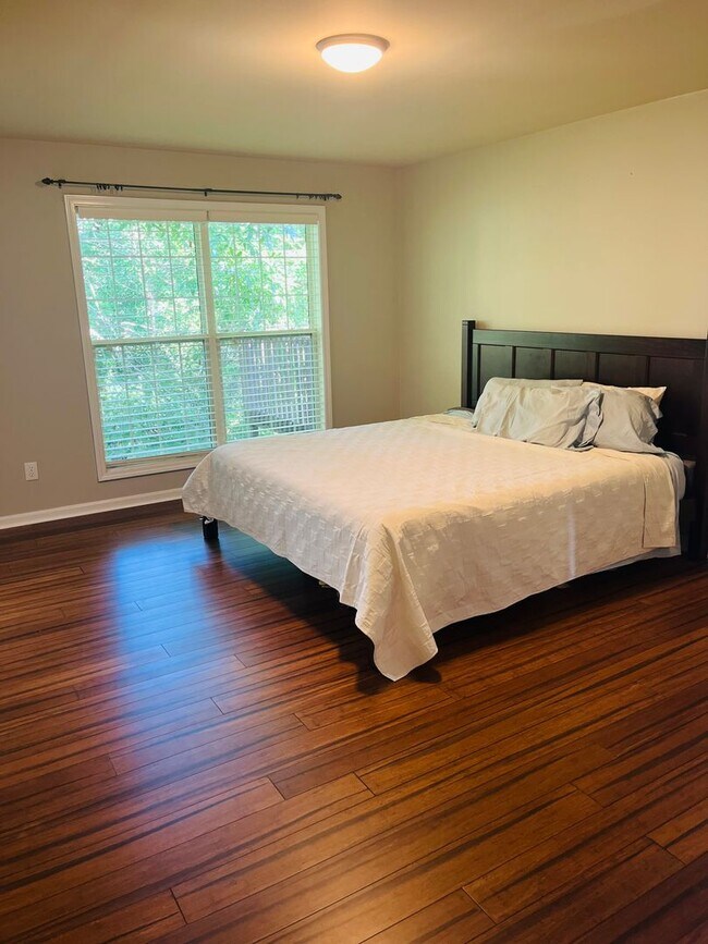 Building Photo - Spacious 3-Bedroom Home in Sought-After Be...