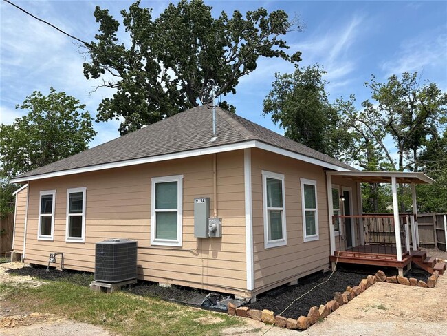 Building Photo - 915 Eubanks St