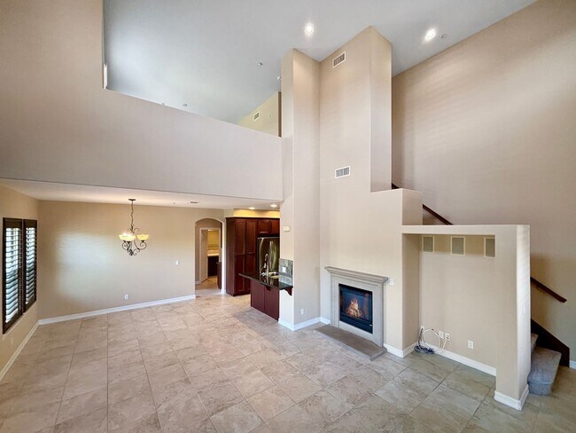 Building Photo - Bright 2BD/2BA Townhouse in Serra Mesa with Balcony, Fireplace & Resort-Style Amenities
