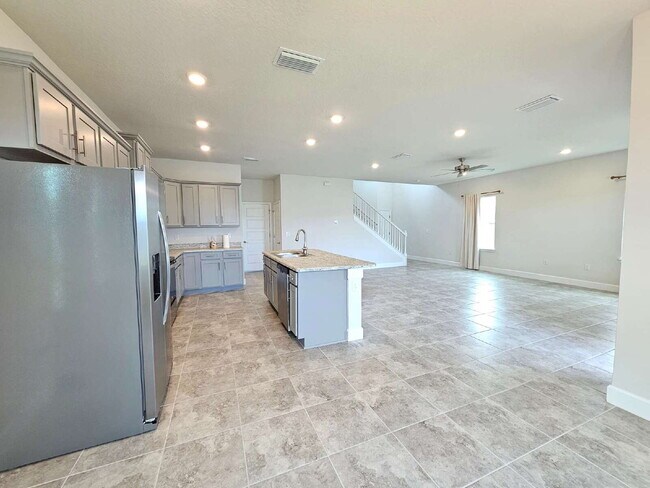 Building Photo - Palm Bay Paradise