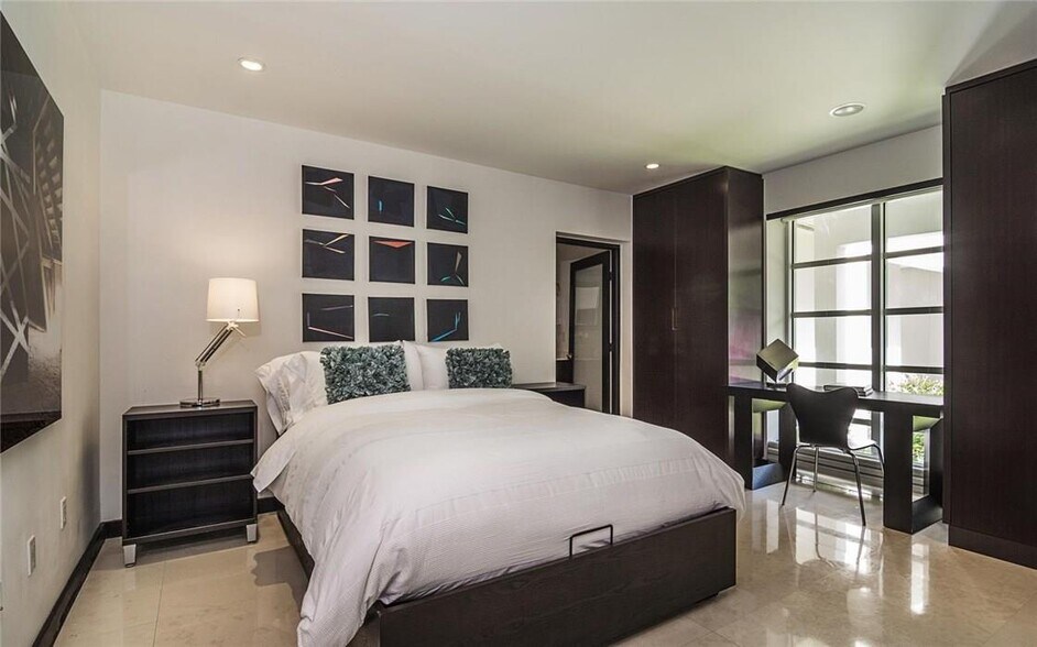 Building Photo - 3020 Brickell Ave