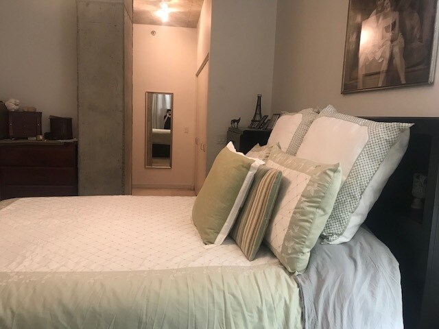 Bed room - 700 N Larrabee St