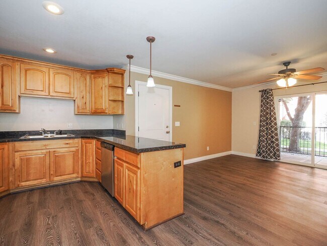 Building Photo - GROUND LEVEL CONDO UNIT