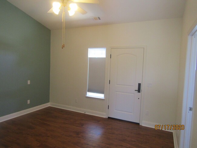 Building Photo - Orcutt Single Story Private Entry Granny Unit
