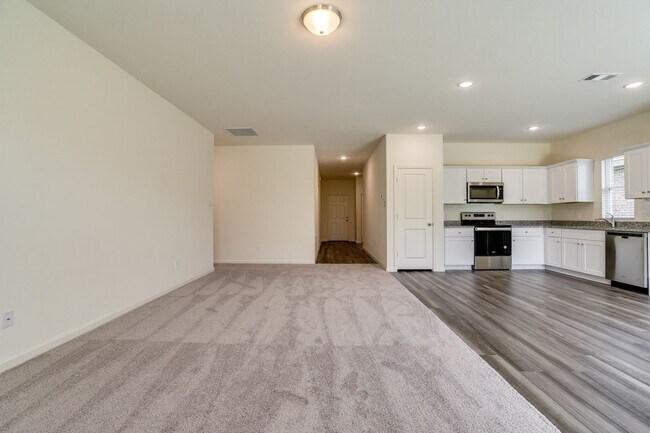Building Photo - 778 Camden Dr