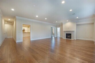 Building Photo - 6415 Bandera Ave