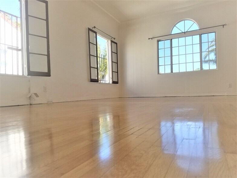Building Photo - 1607 1/2 S Sierra Bonita Ave
