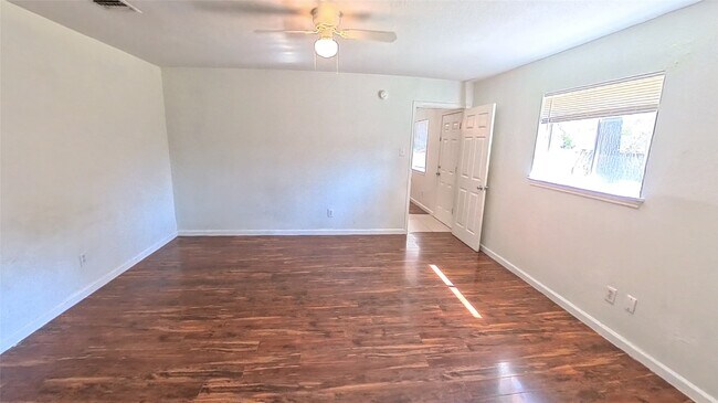 Building Photo - 3327 Valerie Ln