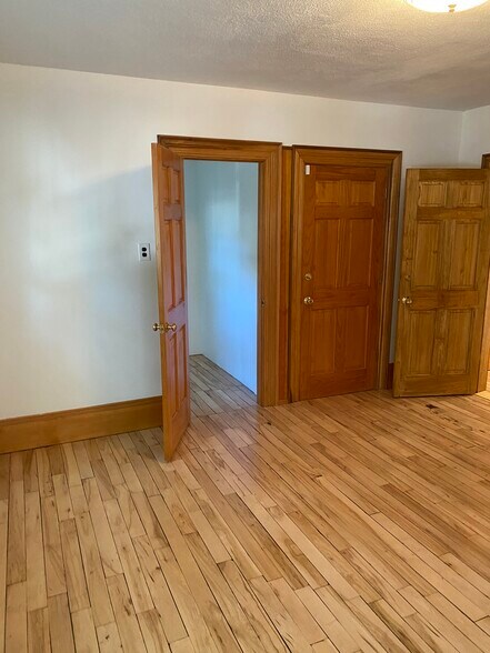 Building Photo - 114 Thorndike St