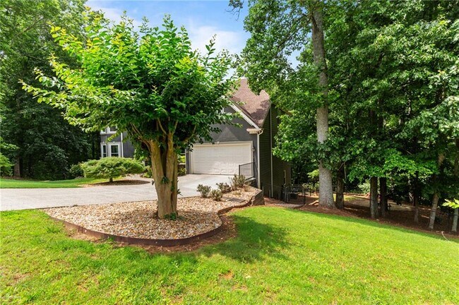 Building Photo - 2990 Hearthstone Dr