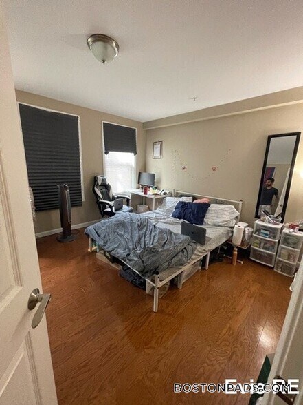 Building Photo - 51 Chelsea St