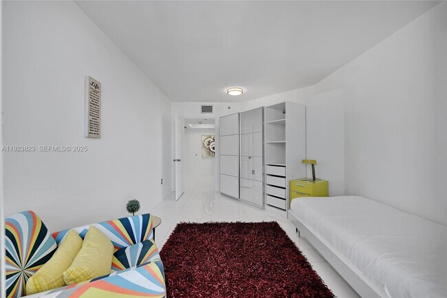 Building Photo - 16445 Collins Ave