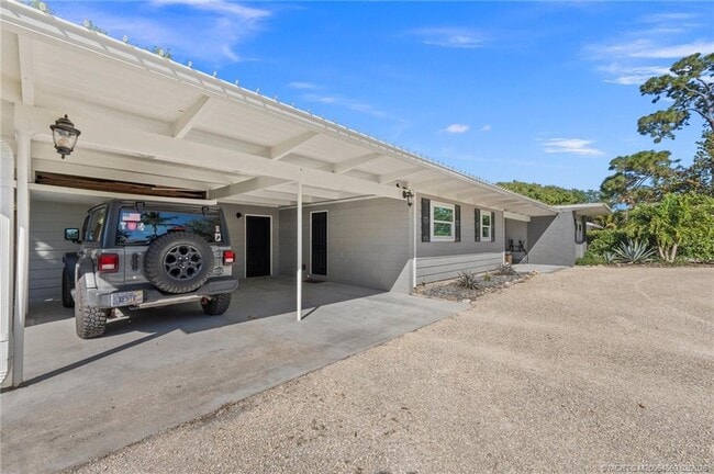 Building Photo - 530 S Manor Dr