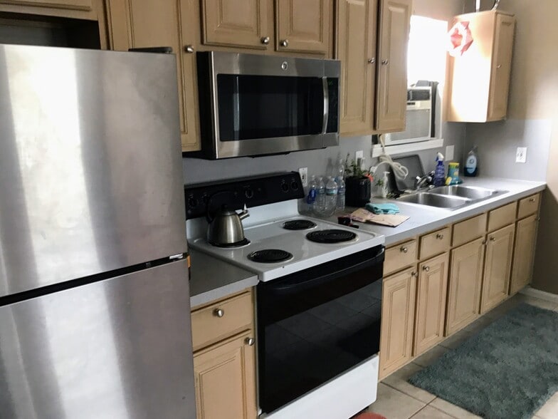 Garage Apt Kitchen - 2106 Colquitt St