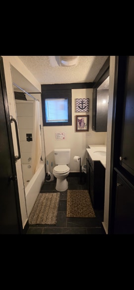 Building Photo - 613 W Sequoyah Ave