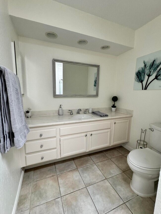 Building Photo - 166 Wimbledon Ct