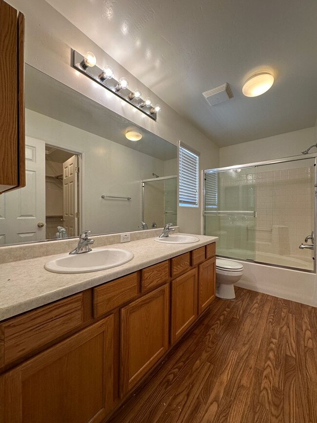 Building Photo - 3 Bed, 2 Bath Home with Spacious Backyard!