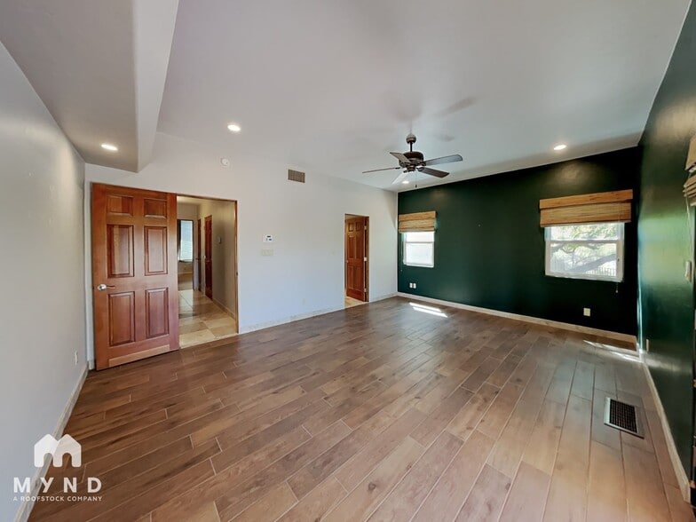 Building Photo - 5727 N PSO Ventoso