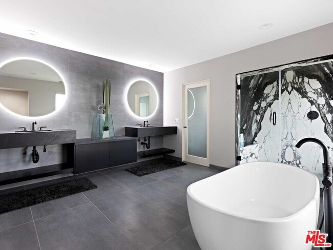 Building Photo - 1885 Sunset Plaza Dr