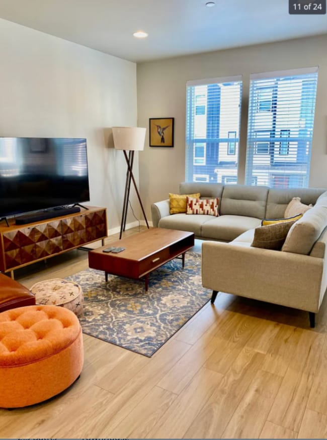 Building Photo - Lynnwood Townhome