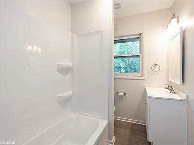 Building Photo - 3215 E 8th St