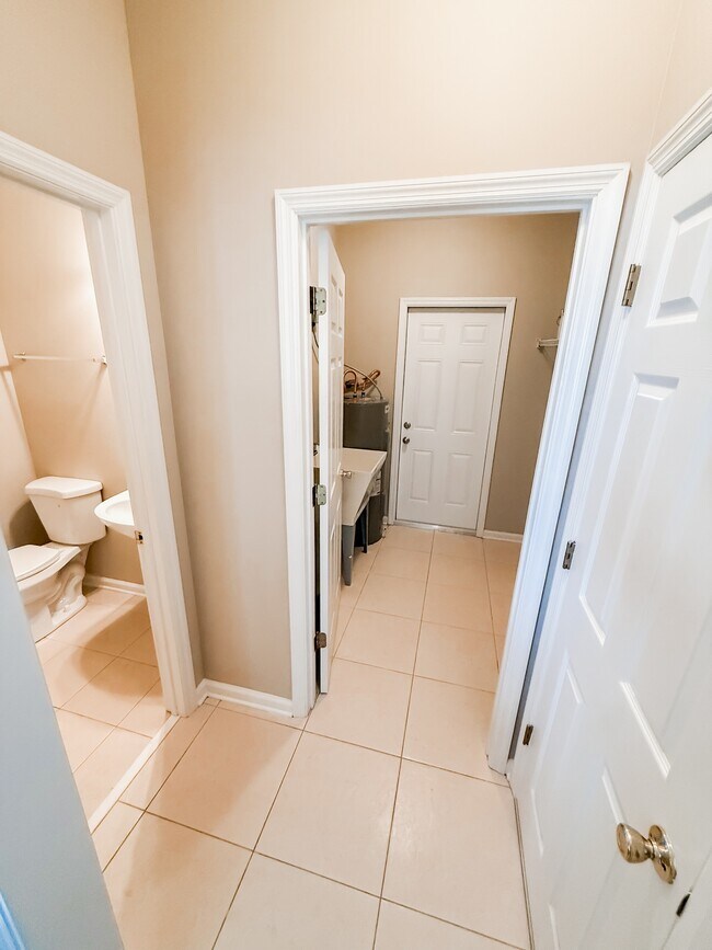 Building Photo - 113 Spokan Trail