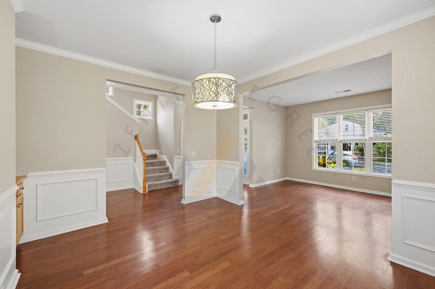 Building Photo - 65 Westbury Way