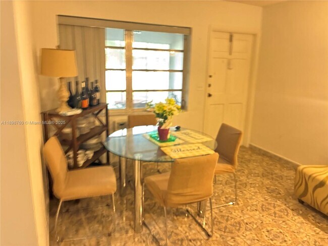 Building Photo - 141 NE 10th Ave